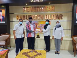 Bantuan Telur di Blitar
