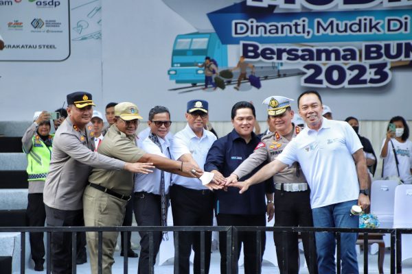 Kementerian Badan Usaha Milik Negara (BUMN) melepas 48 ribu lebih pemudik moda transportasi bus, yang ikut dalam program Mudik Bersama BUMN 2023 ke berbagai daerah di Indonesia dari Ringroad Stadion Utama Gelora Bung Karno (GBK) Senayan, Jakarta, pada Selasa (18/04/2023). Foto: Humas Jasa Raharja.